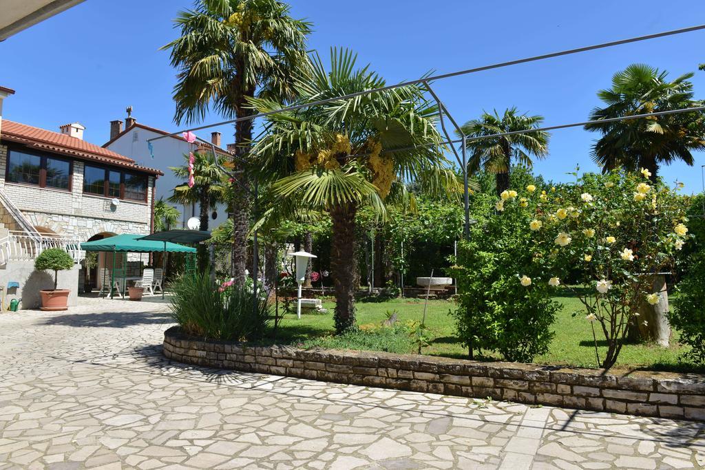 Apartments Nela Poreč Exteriör bild