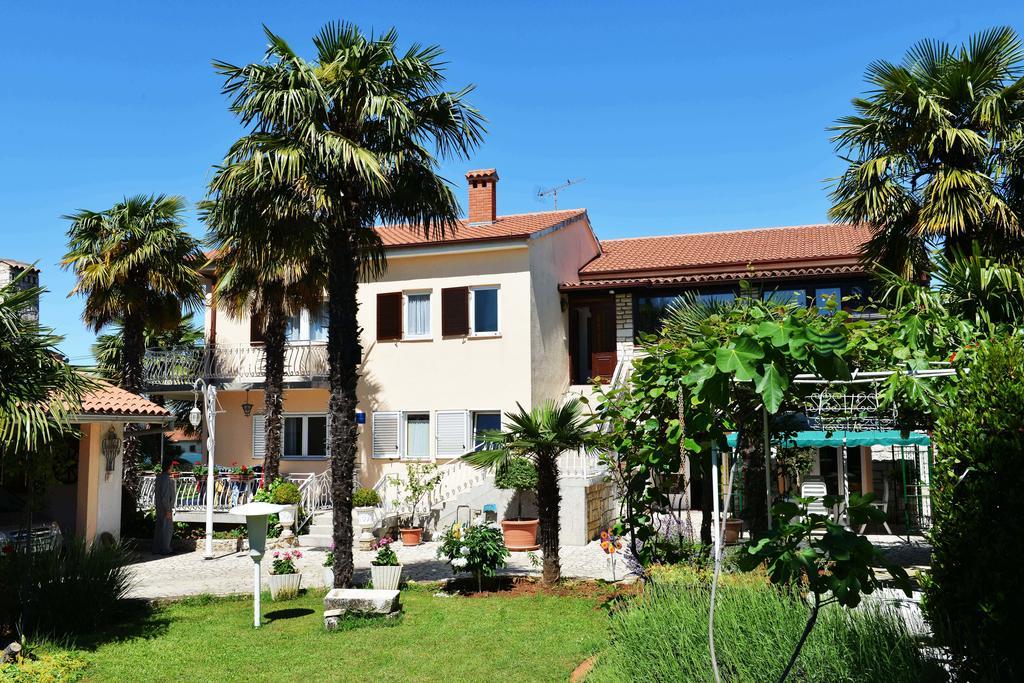 Apartments Nela Poreč Exteriör bild